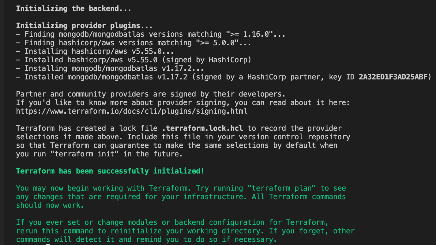 A captura de tela mostra que o Terraform e os provedores foram inicializados com sucesso.