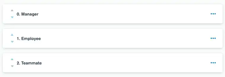 Definiciones de roles que especifican Gerente primero, Empleado segundo y Compañero de equipo tercero.